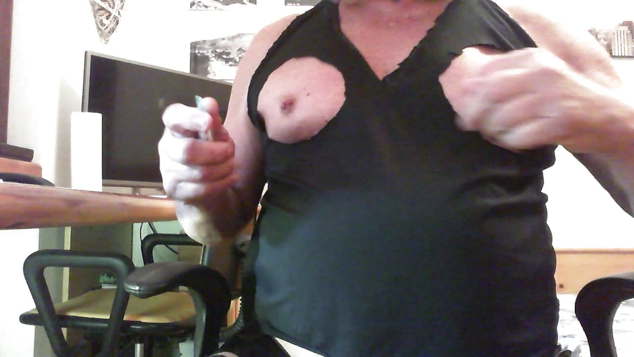 shemale kassy54 bdsm needles