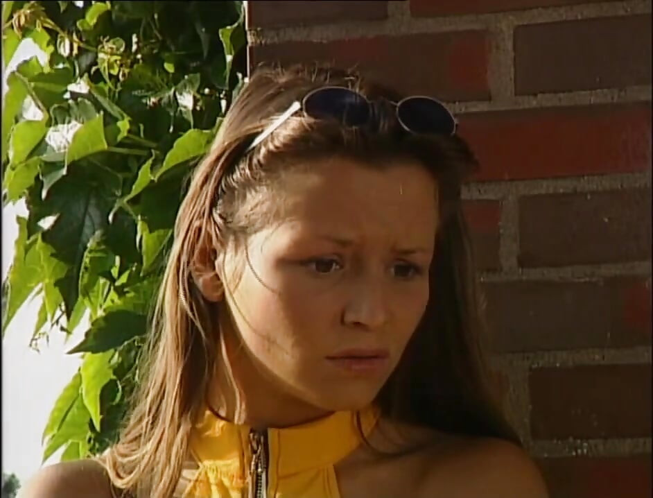 Rubia cachonda follada duro por mecánico con gran polla dura