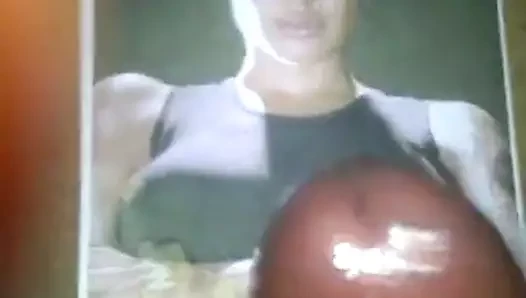 Angelina jolie yuvarlak göğüsler bakarken dövün
