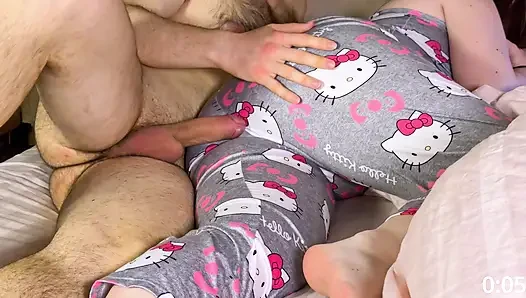 Sabah seksi yanlara boşalıyor - kovboy kız pozisyonu