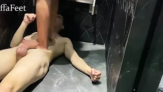 Dusche trampelnde fußsklavin