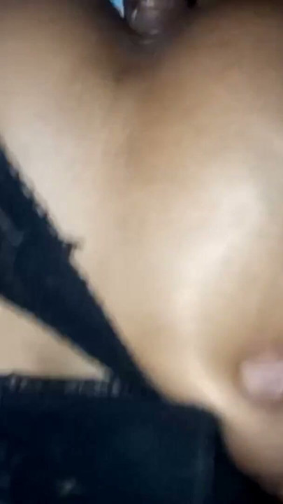 Büyük kuyruklu orta yaşlı seksi kadının götünü sert yumruklıyor, seviyor ve çok daha sert istiyor | Klip 2
