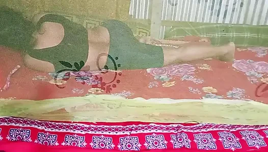 Adik tiri berbagi ranjang sama saudara tirinya yang bejat