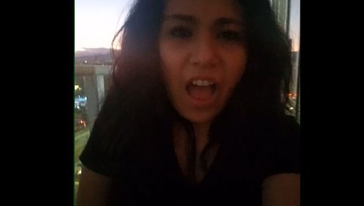 Chica Mexicana Masturbándose En El Balcón Frente A Toda La Ciudad