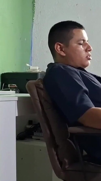"Kocam beni evde bekliyor ve patronumla birlikte zam almaya çalışıyorum"dan büyüleyici bir an.