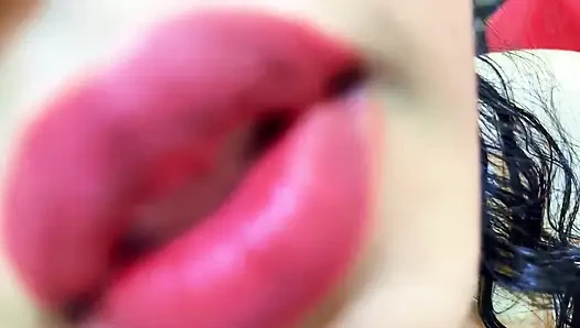 Tatil günü Müslüman sarkık memeli orta yaşlı seksi ateşli üvey anne çıplak ve porno video izleyerek seks yapıyor