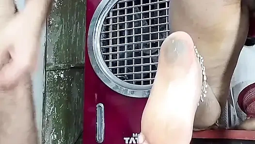 Göt amcık sikiyor yarak emiyor göğüslerini emiyor memeden süt emiyor ve domaltarak yarağa oturuyor ve doğrudan Hintçe seste yatıyor