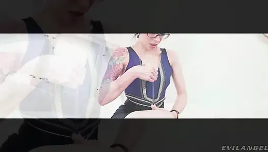 Evil angel - sara retali ve eden ivy büyük dildo anal mastürbasyondan esneiyor