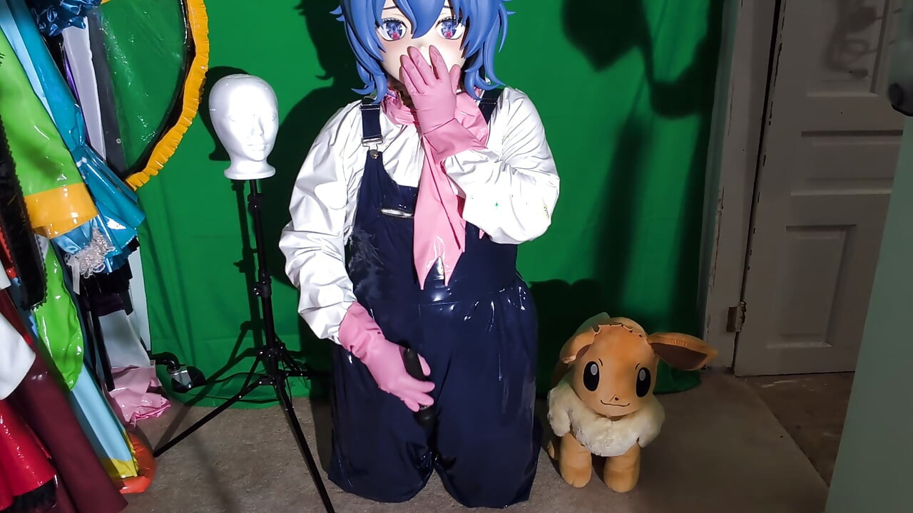 Cosplayer Kigurumi de PVC com roupa de jardineira e brinquedo vibrador