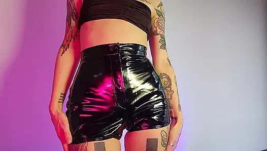 Латексные шорты