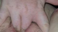 wanita gemuk menyemprotkan pakai jari