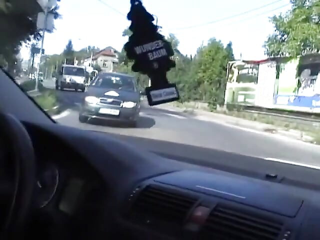 Hnědovlasá amatérská teenagerka kouří péro a je ošukaná pov