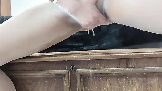 Gece geç saatlerde naylon ıslak amcık oyunu