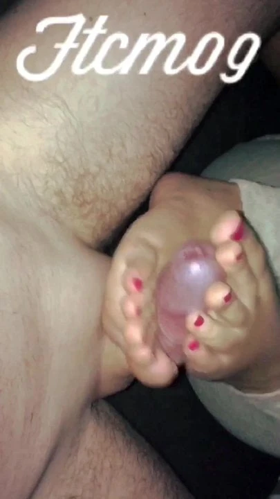 she makes me explode with her feet