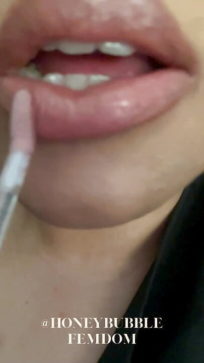 Lipgloss nude Fetiche labial, adoração labial, dominação feminina