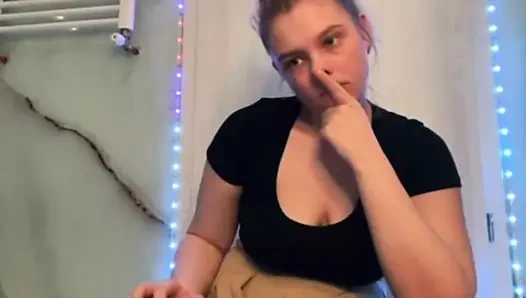 Jucielussie fingert enge anal und rosa muschi