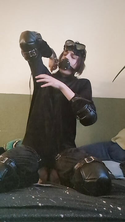 petsuitbreathplay with scubamask