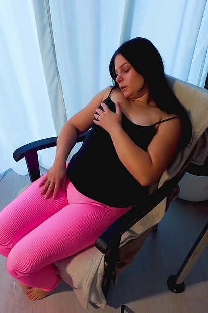 हॉट शौकिया चोदने लायक मम्मी घर पर अकेले होने पर हस्तमैथुन कर रही है