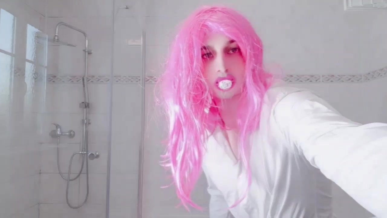 Crossdresser wants a daddy
