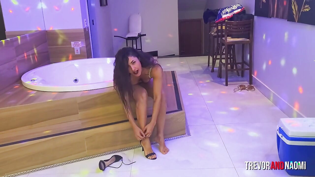 Red Temptation That Took Over the Night