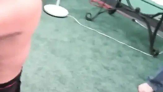 Похотливая блондинка-членососка делает медленный и знойный минет