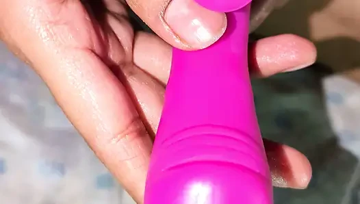 Neuer Dildo, vibration mit voller kraft in meiner muschi machte mich geil auf Penis