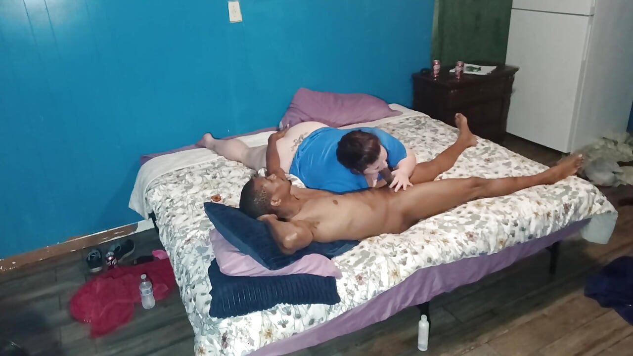 Super ruiva gostosa para um bom pau chupar