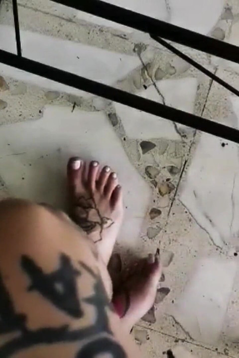 Dewi Italia Anda masih di bawah sana?