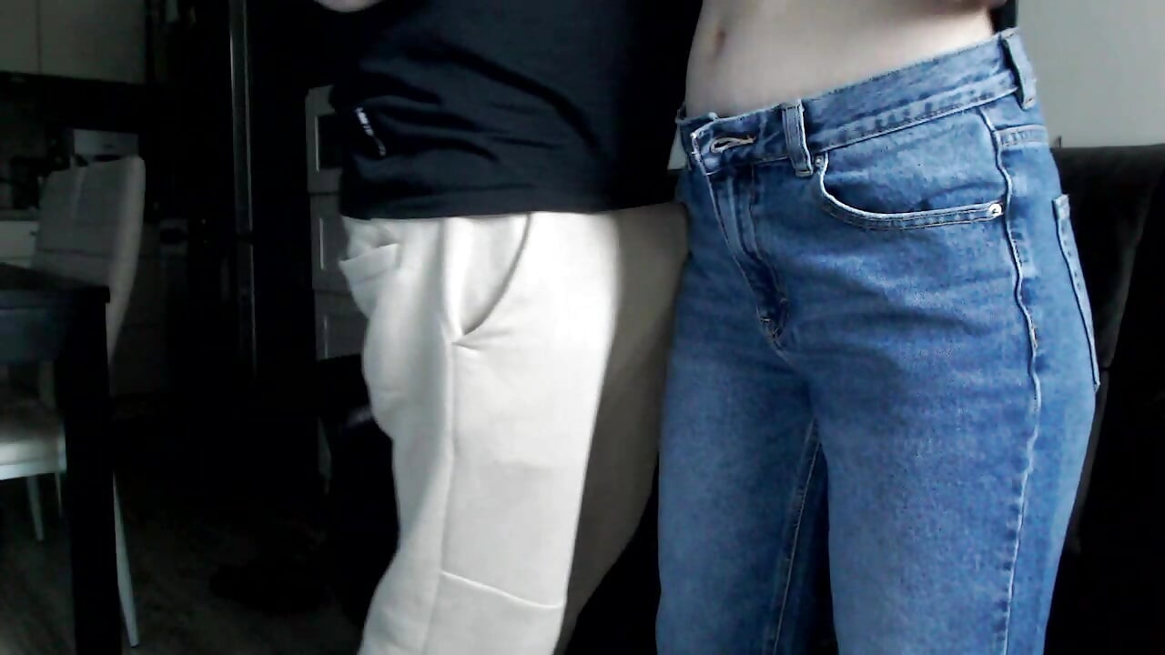 Amadora fodendo e fisgada namorada com jeans azul