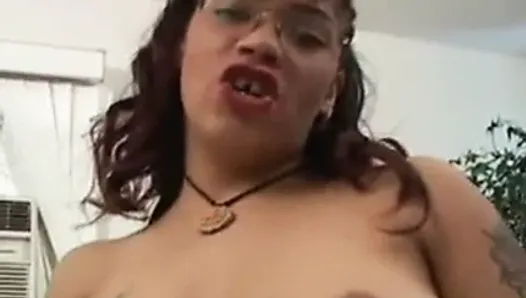 Mulher nerd feia e peluda em foda anal selvagem