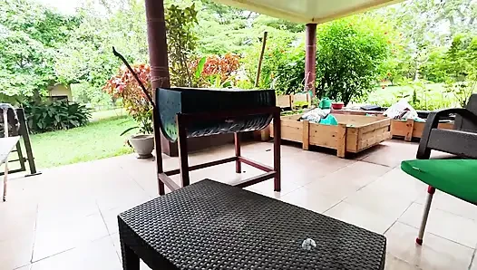 Ngentot kaki di teras rumah