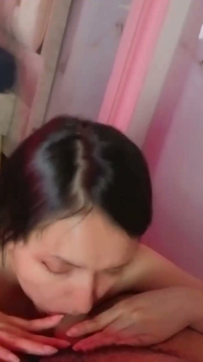 Șeful meu îmi cere să mă pun în genunchi și să-i sug pula