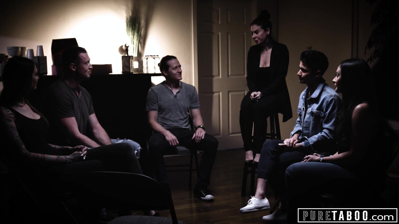 純粋なタブー、セクシートランスガールが悲しみの男をやる