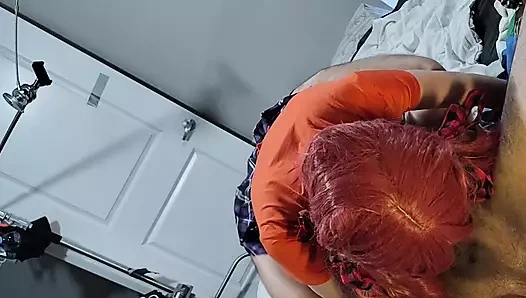 Рыжая студентка испытывает оргазм несколько раз и получает грязный камшот на лицо