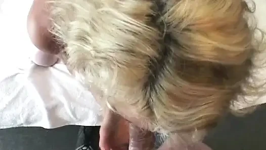 Olgun sarışın gırtlağına kadar zonklayan büyük zenci yarağı - kıllı amcık kenetleme orgazmı