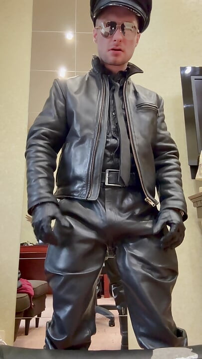 Leather Cop Kinkysirius in Full Leather Staged a Leather Striptease