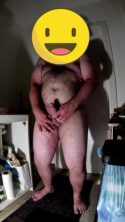 Cumshot på kjøkkenet del 2