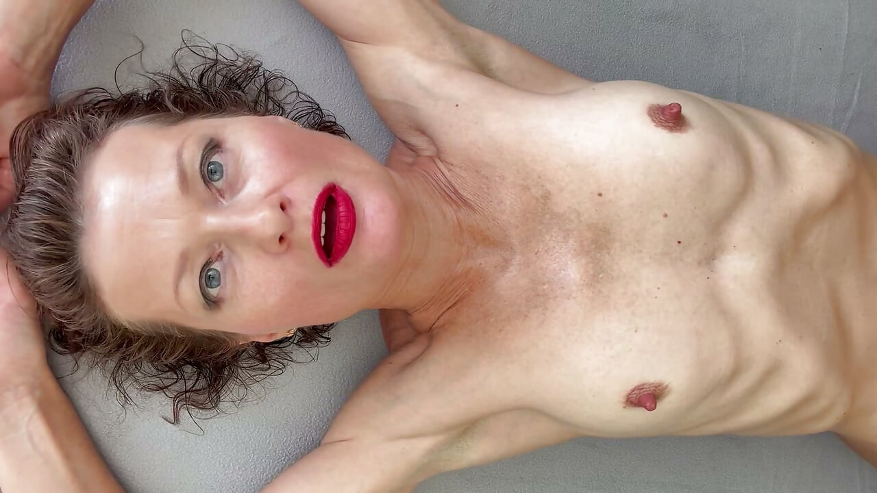 Sexy Milfa on the floor
