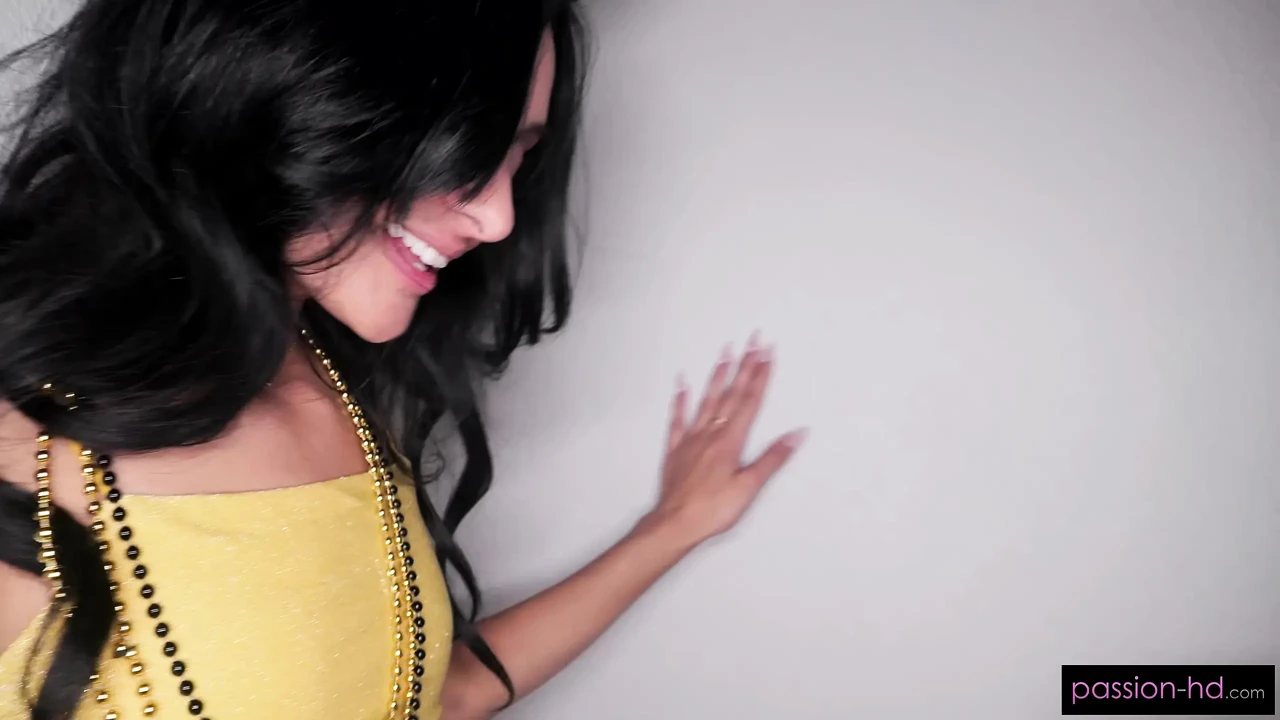 Laynee James Welcums 新的开始与一个充满精液的屄