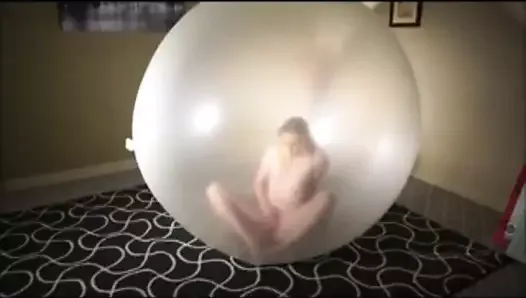 在巨大的气球里流行和自慰