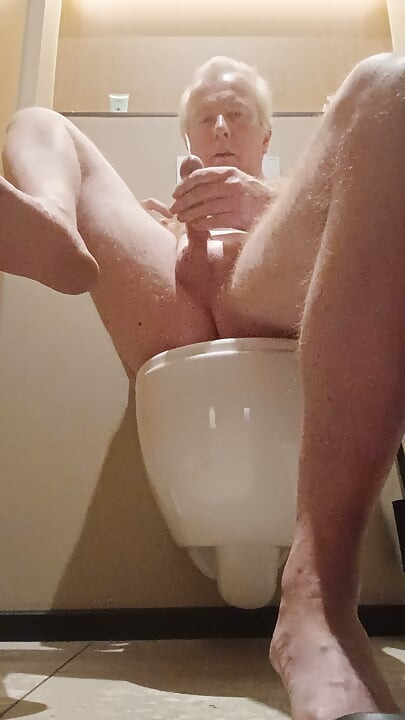 Let the cum flow, just let it flow.