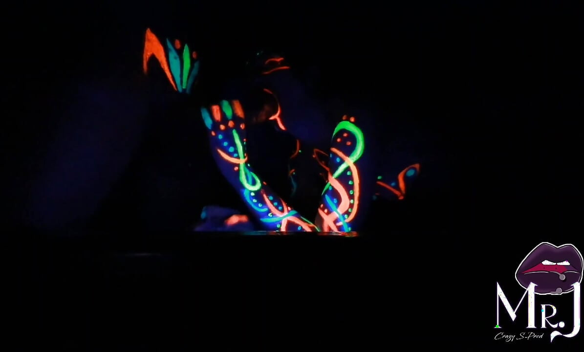Sexo e pintura uv com Nyx &dmona