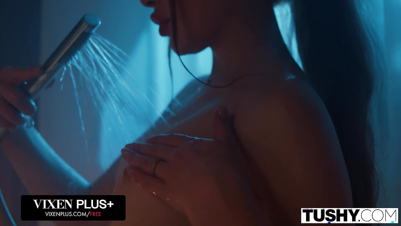 TUSHY הג'ינג'ית הבוגדת מייגן לונגוריה לא יכולה לעמוד בפני זיון אנאלי טוב