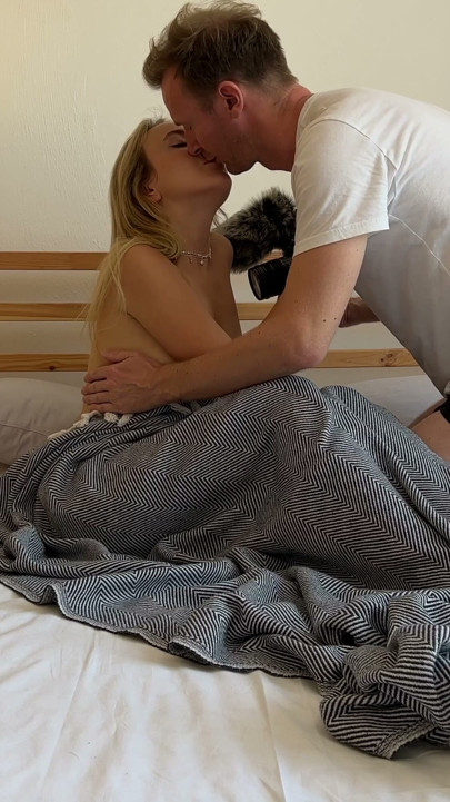 Increíble adolescente rubia Ann Joy sabe cómo coger en este video casero | Clip 1