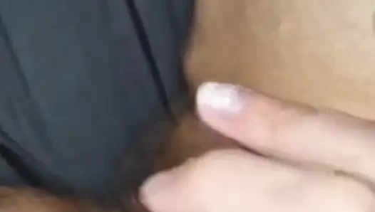 Aku fingering memekku sendiri. Memekku enak dan basah. Video lengkap