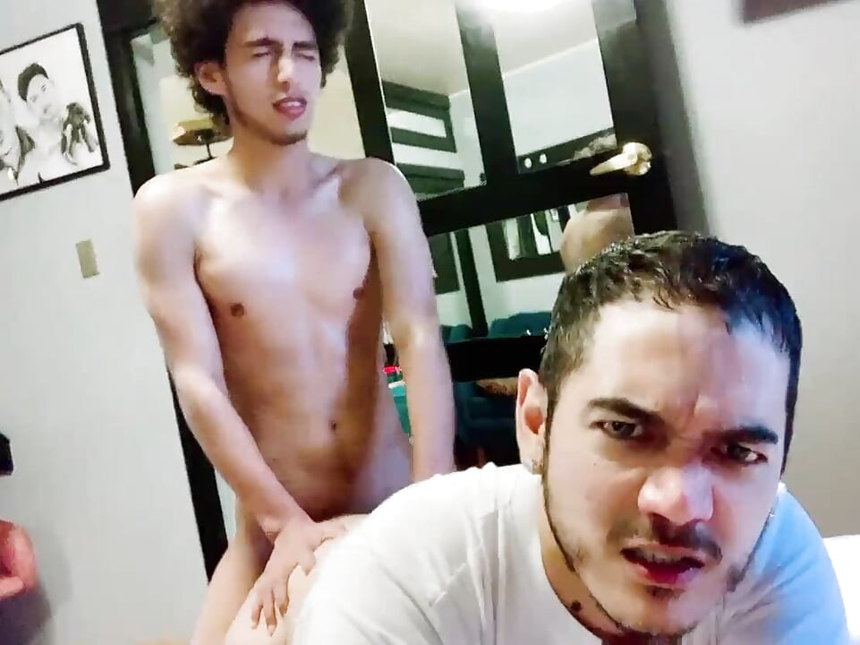 几个月后，我终于得到了一些渗透。我的Tinder约会对象正在帮我送出这份礼物！