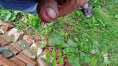屋外で射精して小便 インドの少年 痙攣 スターアンキット オナニーク Desiboy1101 ポルノビデオ