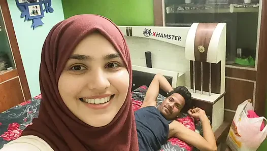 Pakisthani Kashmiri Girl with boyfriend Bedroom video By -Snapchat143