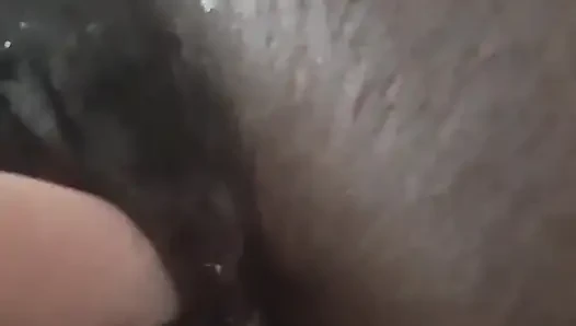 Nahaufnahme, meine schwarze muschi mit weißem Didlo gefickt