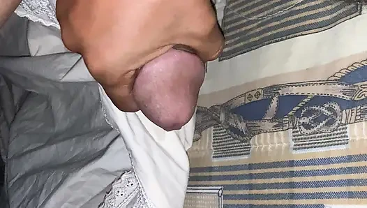 в постели, пока моя подруга наблюдает